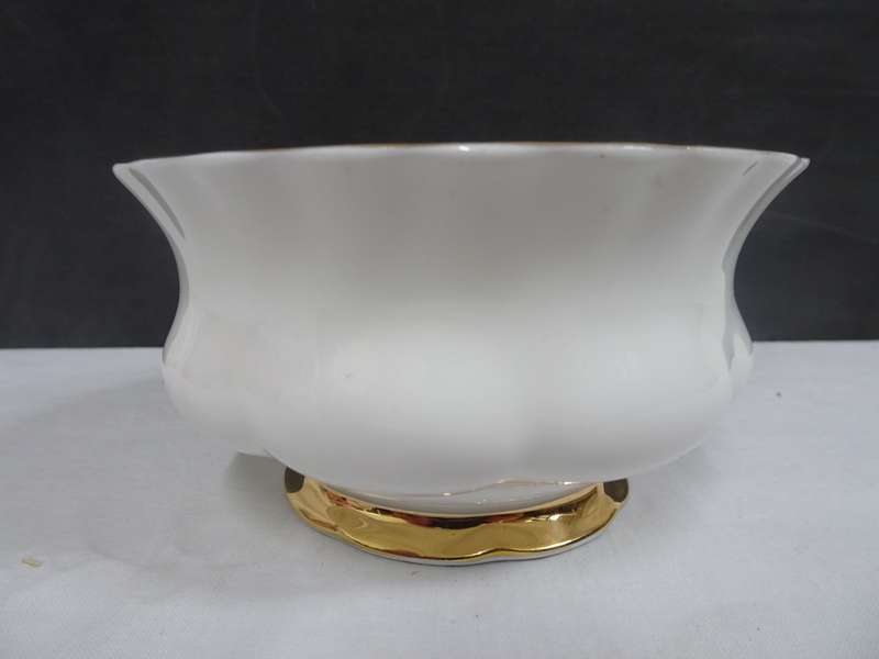 Beautiful Vintage Royal Albert Bone China `Val D'Or` Sugar Bowl - In Excellent Condition