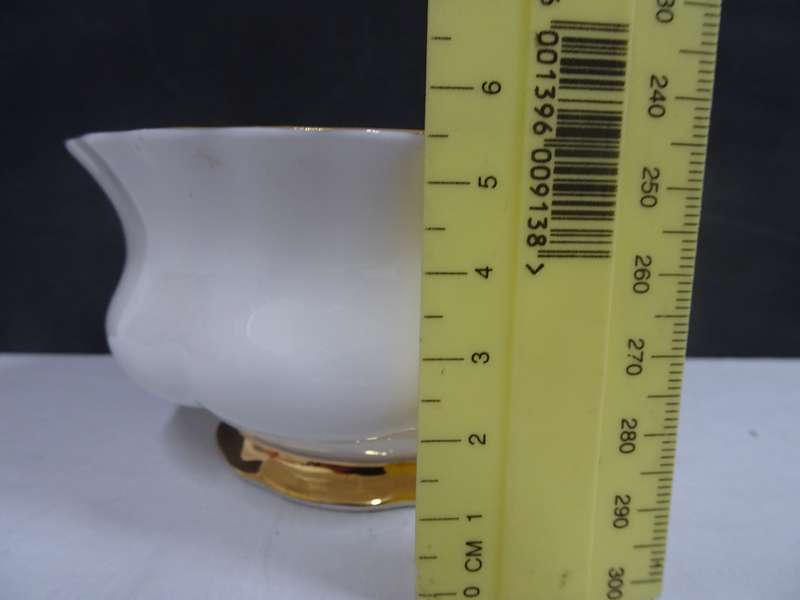 Beautiful Vintage Royal Albert Bone China `Val D'Or` Sugar Bowl - In Excellent Condition