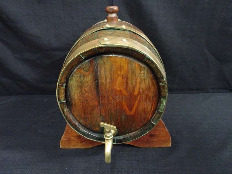 Stunning Vintage Small Oak Barrel With Brass Tap On Stand - In Good Condition