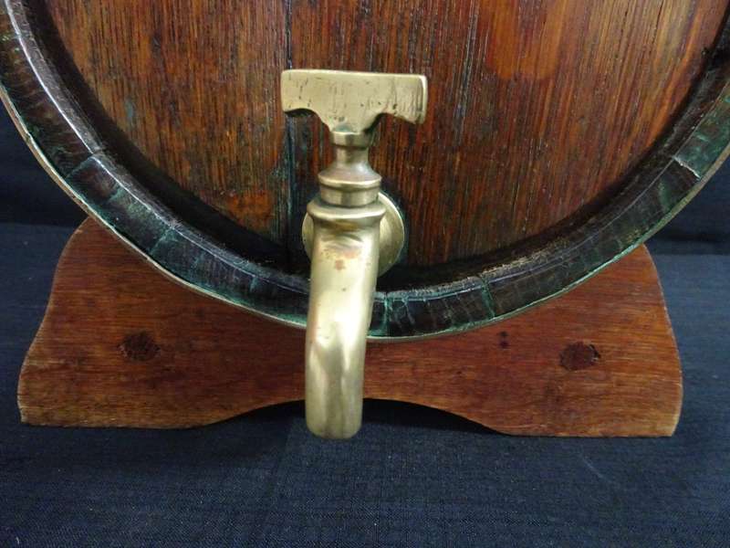 Stunning Vintage Small Oak Barrel With Brass Tap On Stand - In Good Condition