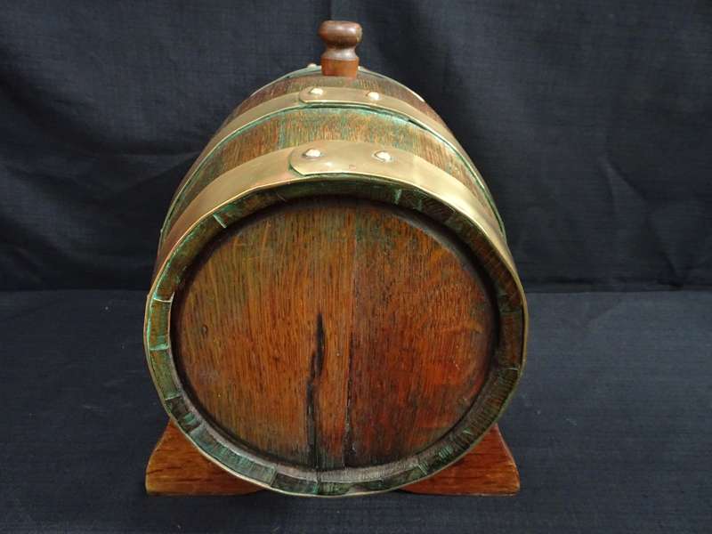 Stunning Vintage Small Oak Barrel With Brass Tap On Stand - In Good Condition