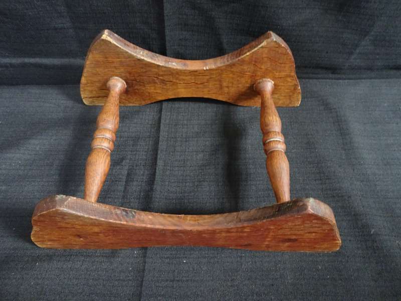 Stunning Vintage Small Oak Barrel With Brass Tap On Stand - In Good Condition