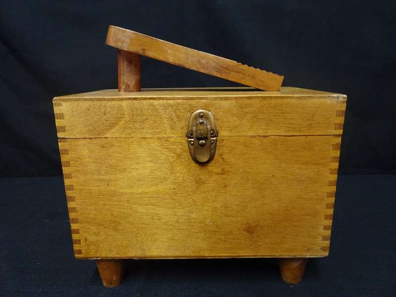 Stunning Vintage Wooden Shoe Shine Box With Accessories - See My Description