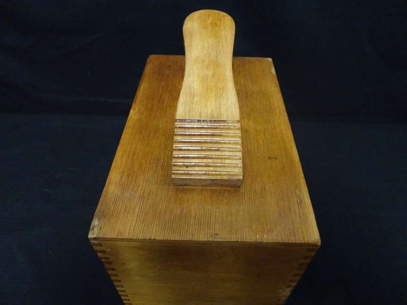 Stunning Vintage Wooden Shoe Shine Box With Accessories - See My Description