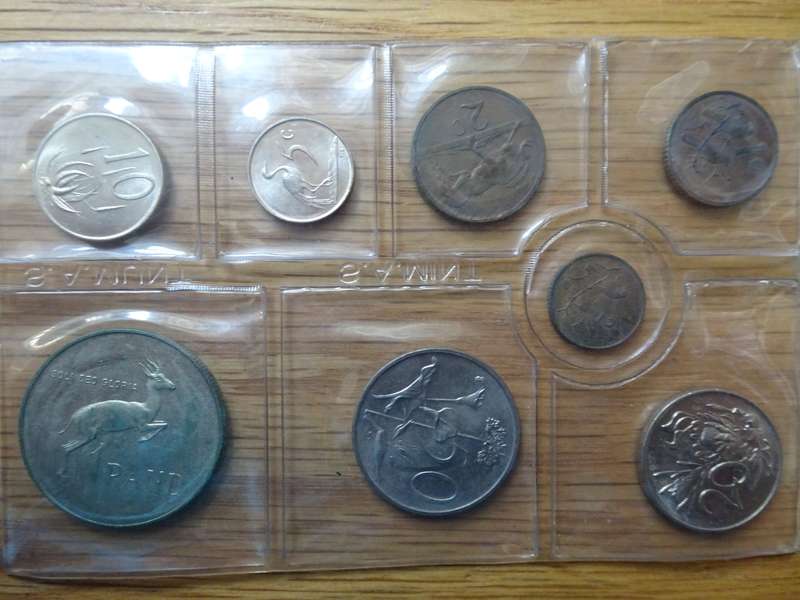 Republic Of South Africa Unculated 1975 Mint Pack (Silver R1) - In Excellent Condition