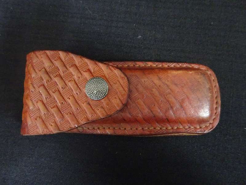 Stunning Collection Of Nine Pocket Knives And One Leather Sheath - See My Description
