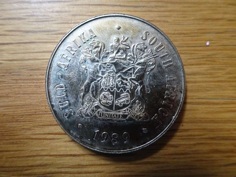 1989 Republic Of South Africa Silver One Rand Coin - Please Note Some Tarnishing On Coin
