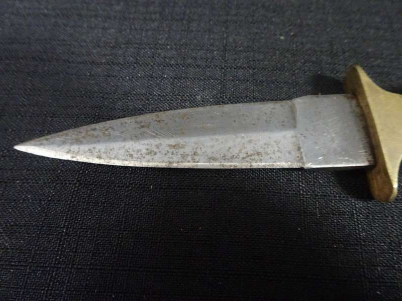 Stunning Vintage Oyster Shucking Knife - In Good Condition