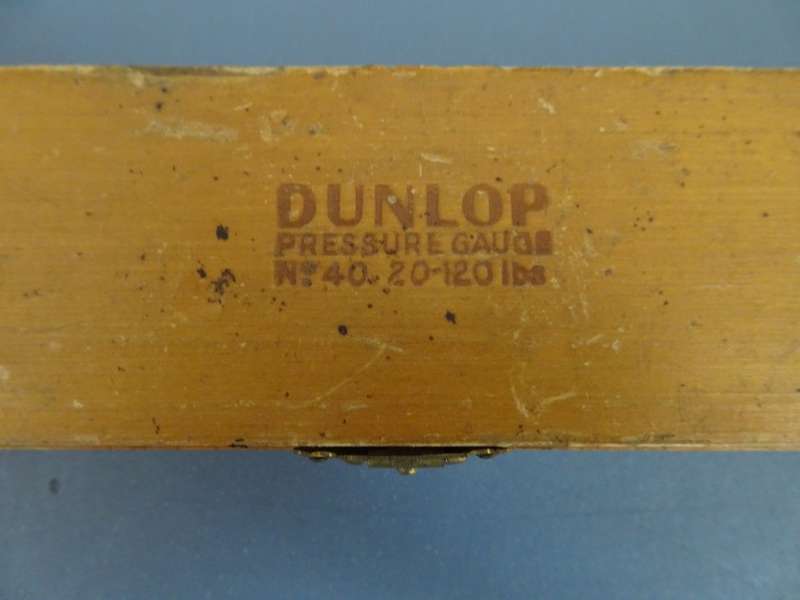 Stunning Dunlop Pressure Gauge No. 40 - 20-120lbs - In Good Condition