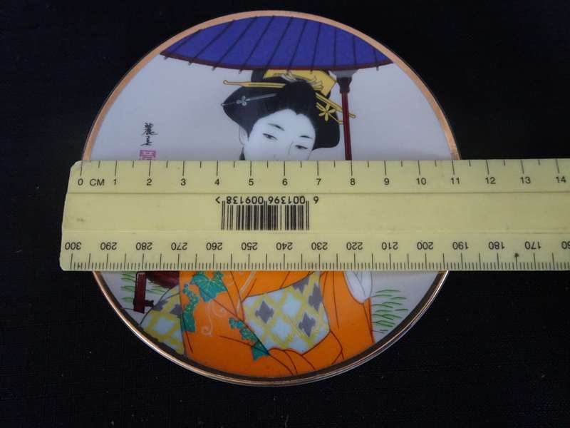 Vintage Hand Painted Porcelain Japanese Geisha Girl Decorative Plate - In Excellent Condition