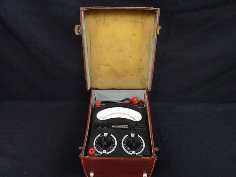 Vintage Avometer 8 Universal Multimeter + Original Case(PLEASE NOTE CASE HAS SOME WEAR)- Not Tested