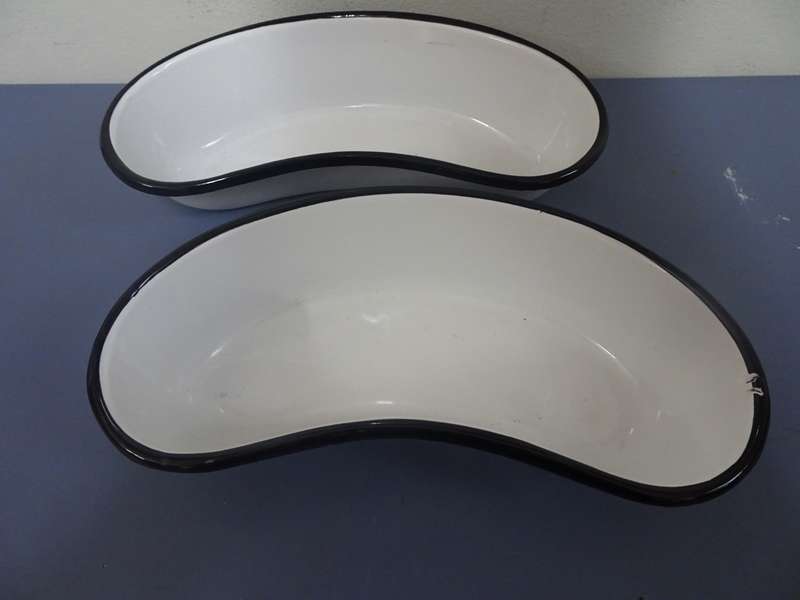 Vintage Set Of Two Large Enamelware Medical Kidney Shape Doctor/Dentist Pan White/Black Trim