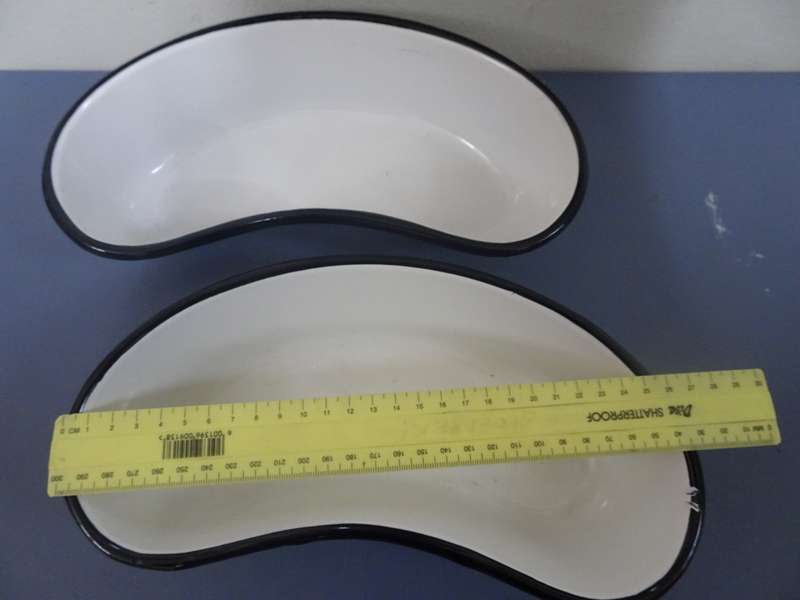 Vintage Set Of Two Large Enamelware Medical Kidney Shape Doctor/Dentist Pan White/Black Trim