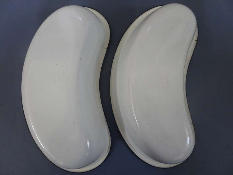 Vintage Set Of Two Large Enamelware Medical Kidney Shape Doctor/Dentist Pan White/Black Trim
