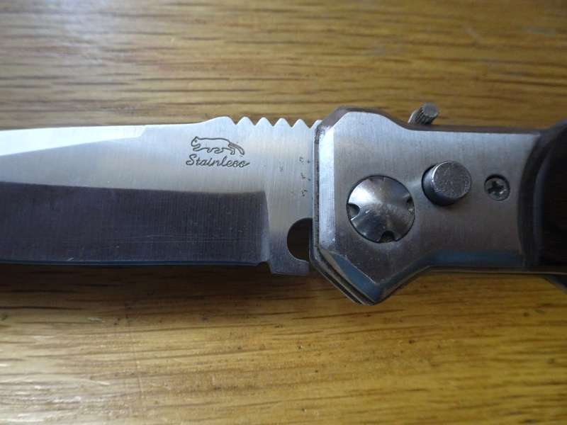 Stunning Flick Hunting Pocket Knife - In Very Good Condition