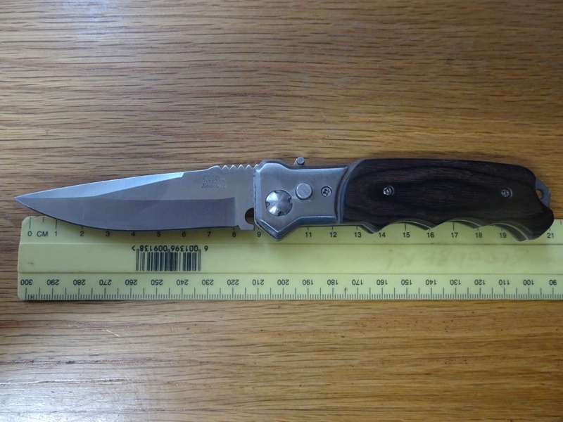 Stunning Flick Hunting Pocket Knife - In Very Good Condition
