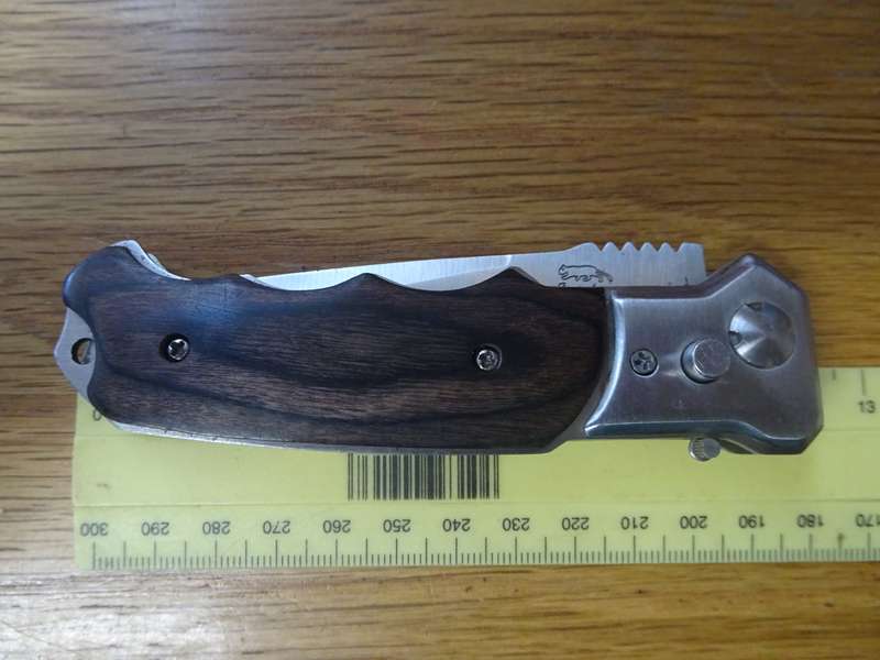 Stunning Flick Hunting Pocket Knife - In Very Good Condition
