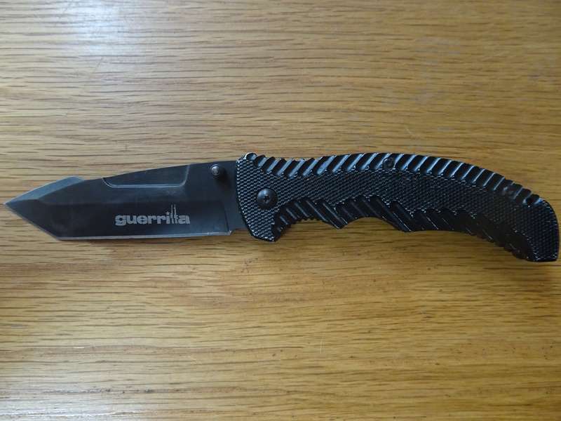 Beautiful Guerrilla Stainless (440) Fold Up Pocket Knife - In Good Condition