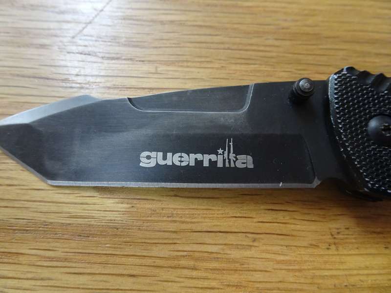 Beautiful Guerrilla Stainless (440) Fold Up Pocket Knife - In Good Condition