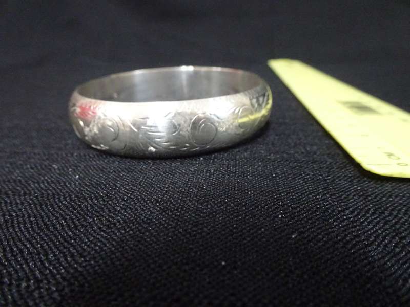 Beautiful Vintage Sterling Silver .925 Hollow Bangle Dim 6 cm- 16.1 grams - Good condition