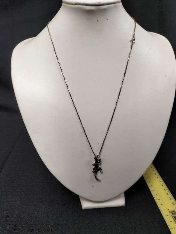 Stunning Sterling Siver 925 Necklace With Lizard Pendant 7.3g in Great Condition
