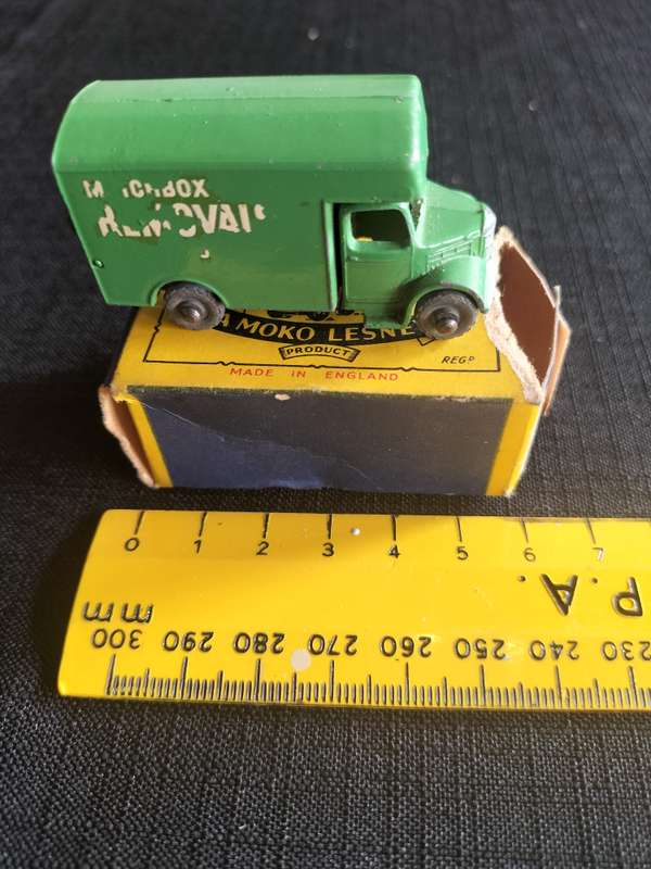 Very Rare Vintage Moko Lesney Match Box Series NO17 - Green Bedford Removals Van - Made in England