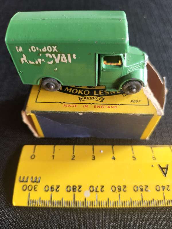 Very Rare Vintage Moko Lesney Match Box Series NO17 - Green Bedford Removals Van - Made in England