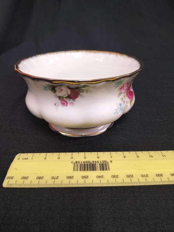 Beautiful Vintage Royal Albert Celebration Sugar Bowl - Made in England -Good Condition