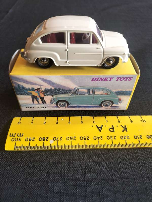 Vintage Dinky Toys NO 520- Fiat 600D in Cream -DeAgostini Reproduction- Good Condition