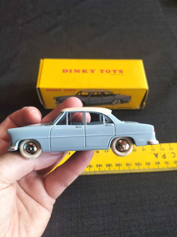 Vintage Dinky Toys NO 24 Z- Simca Versailles -DeAgostini Reproduction- Good Condition