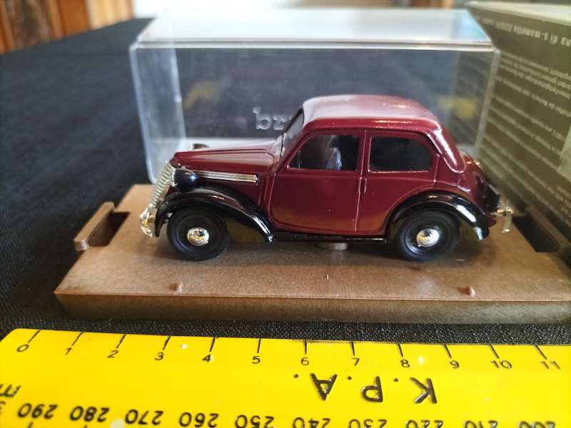 Vintage Brumm Serie ORO R64 Fiat 1100B Berlina HP35 - 1948-1949  Scale 1:43