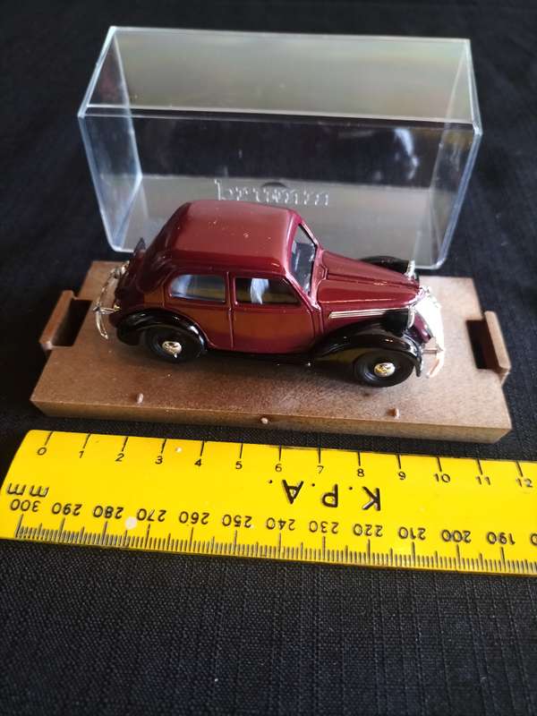 Vintage Brumm Serie ORO R64 Fiat 1100B Berlina HP35 - 1948-1949  Scale 1:43