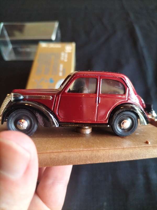 Vintage Brumm Serie ORO R64 Fiat 1100B Berlina HP35 - 1948-1949  Scale 1:43