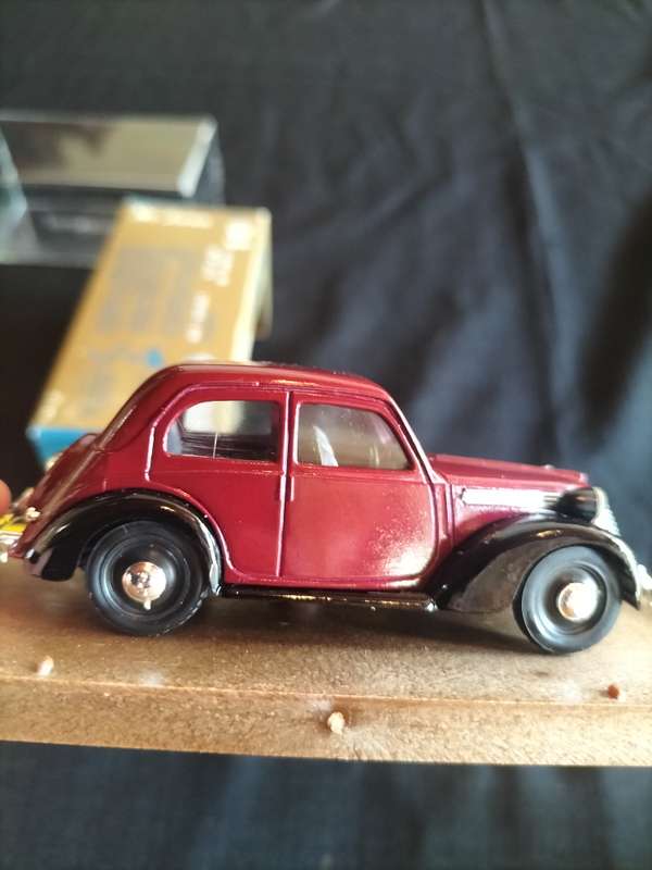 Vintage Brumm Serie ORO R64 Fiat 1100B Berlina HP35 - 1948-1949  Scale 1:43