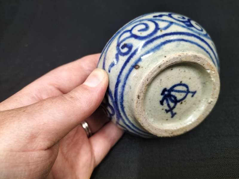 Beautiful V.O.C Antique Blue Embroidered Porcelain Holder ( Reproduction) - Good Condition