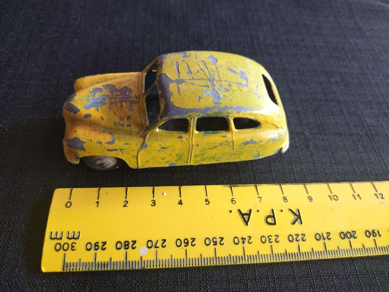 Vintage Dinky Toys NO 40E- 153 - Standard Vangaurd Car - Made in England Meccano LTD
