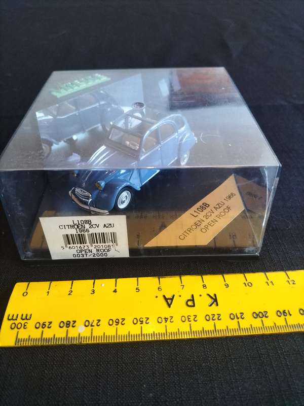 Vintage Vitesse Limited Edition - L108B  Citroën 2CV AZU 1966 Open Roof