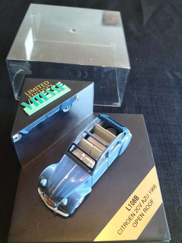 Vintage Vitesse Limited Edition - L108B  Citroën 2CV AZU 1966 Open Roof