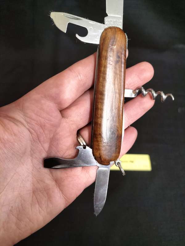 Stunning Victorinox Evolution Swiss Made Stainless Steel Pocket Knife - Good Condition