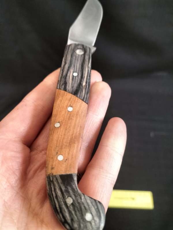 Beautifull Pocket Folding Knife With Wooden Handle - Good Condition