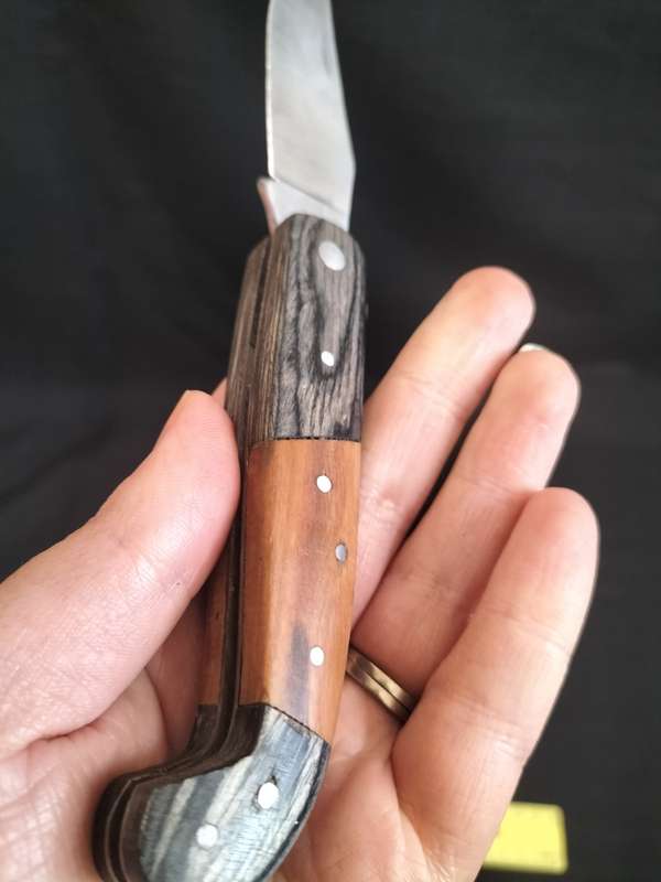 Beautifull Pocket Folding Knife With Wooden Handle - Good Condition