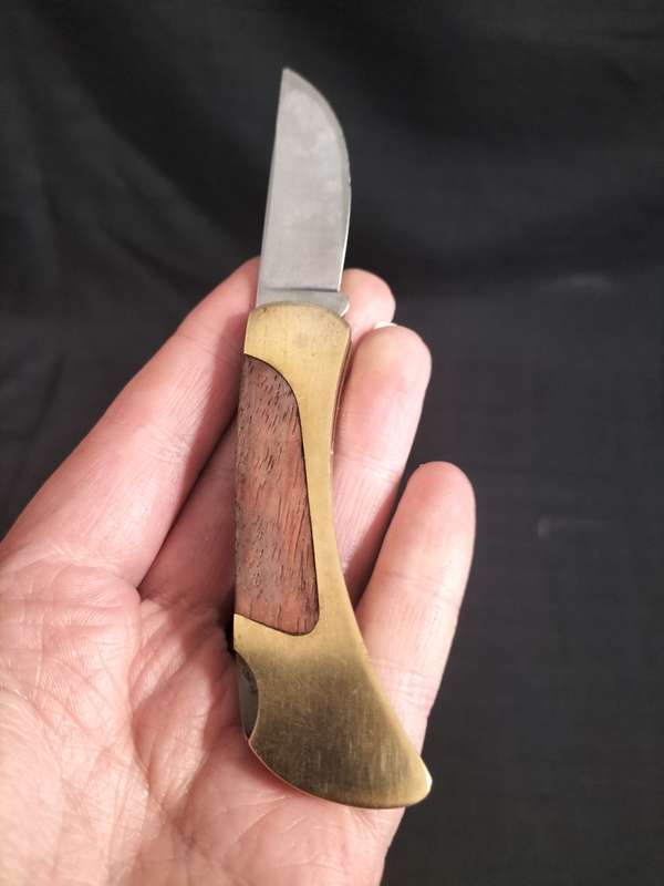 Beautiful Stainless Steel Single Blade Folding Pocket Knife with Brass and Wooden Handle
