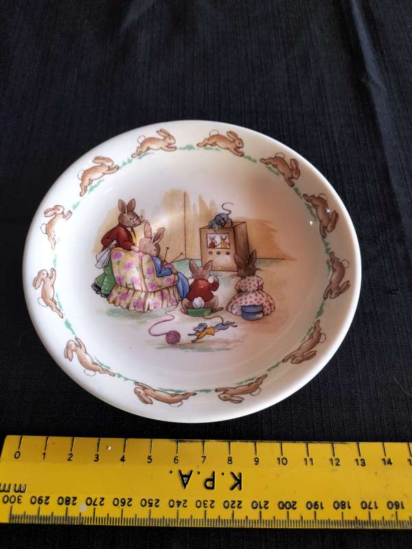 Beautiful Vintage Royal Doulton Bunnykins  - Watching Tv - Heavy Baby Plate -Made in England