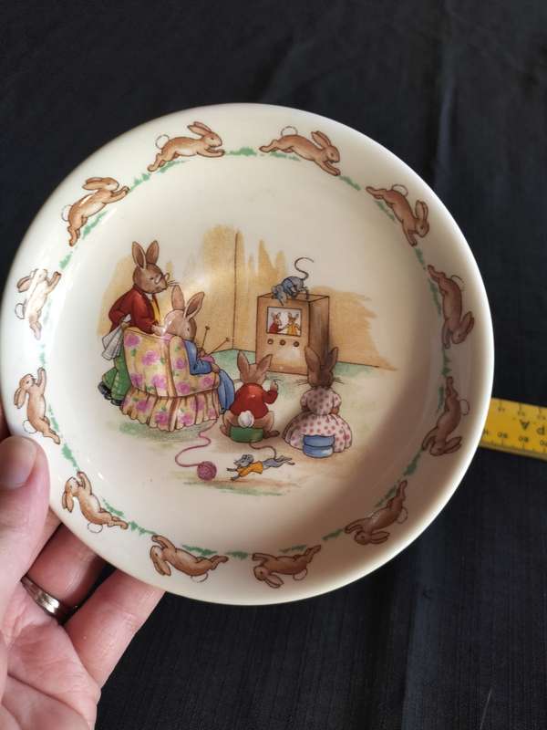 Beautiful Vintage Royal Doulton Bunnykins  - Watching Tv - Heavy Baby Plate -Made in England