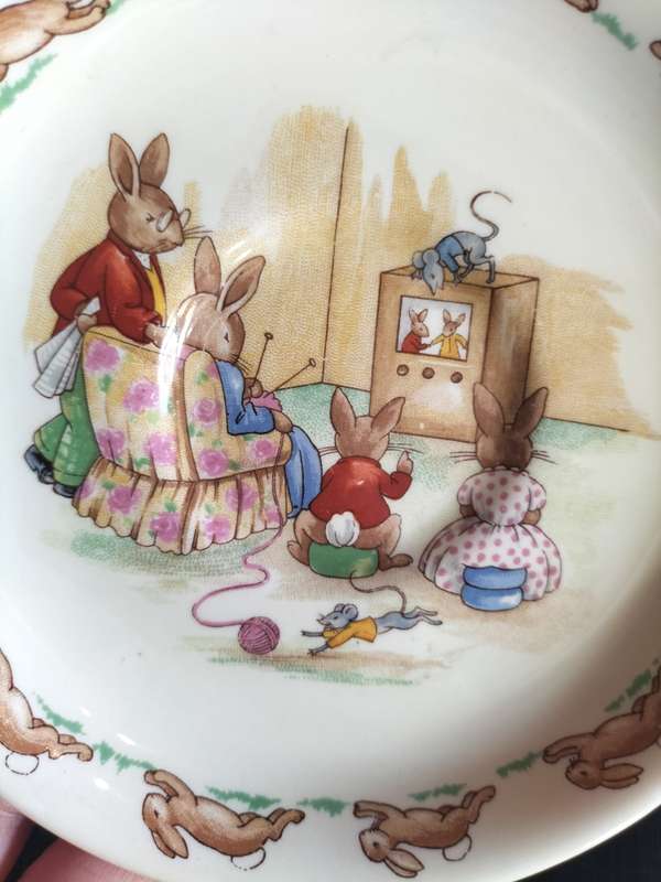 Beautiful Vintage Royal Doulton Bunnykins  - Watching Tv - Heavy Baby Plate -Made in England