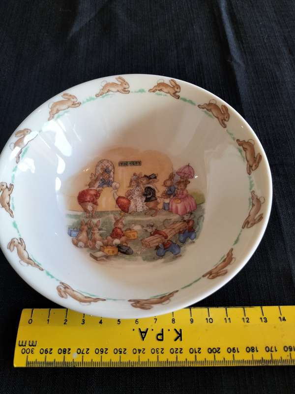 Beautiful Vintage Royal Doulton Bunnykins  - Peter Rabbit Bowl  -Made in England