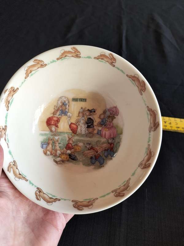 Beautiful Vintage Royal Doulton Bunnykins  - Peter Rabbit Bowl  -Made in England