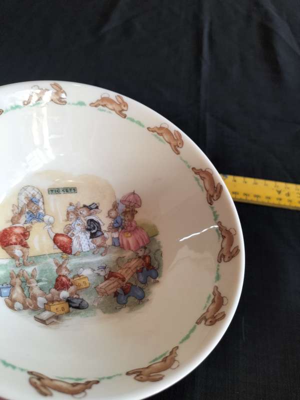 Beautiful Vintage Royal Doulton Bunnykins  - Peter Rabbit Bowl  -Made in England