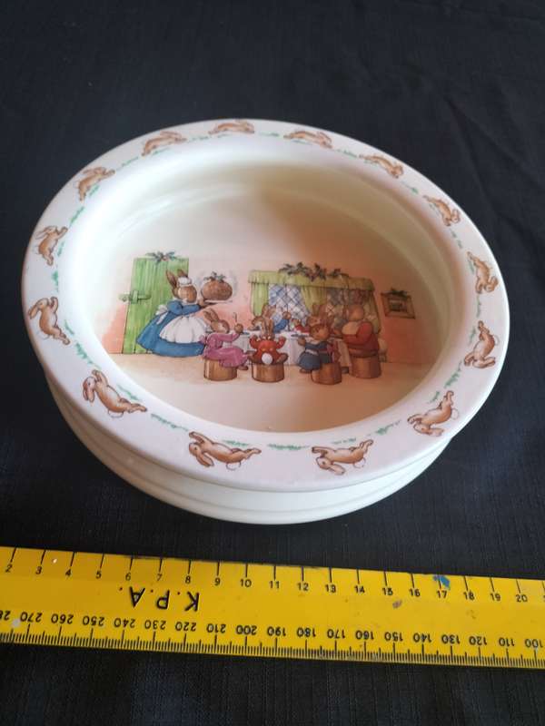 Beautiful Vintage Royal Doulton Bunnykins Bowl - All Seated For Christmas Dinner - Made In England