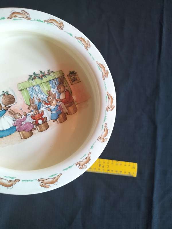 Beautiful Vintage Royal Doulton Bunnykins Bowl - All Seated For Christmas Dinner - Made In England